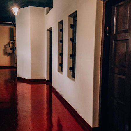 The Metro Pod - Backpackers A/C Dormitory Kochi ภายนอก รูปภาพ