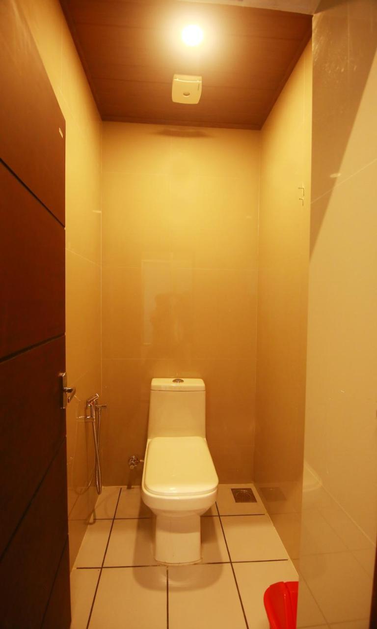 The Metro Pod - Backpackers A/C Dormitory Kochi ภายนอก รูปภาพ