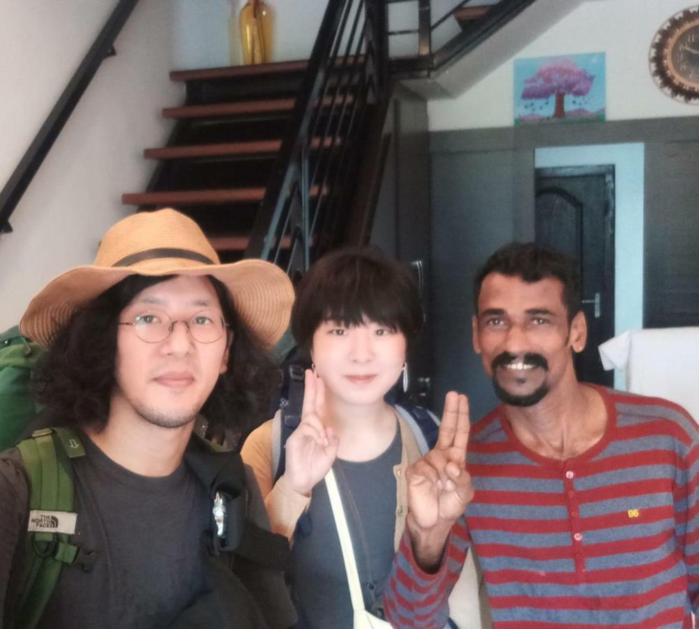 The Metro Pod - Backpackers A/C Dormitory Kochi ภายนอก รูปภาพ