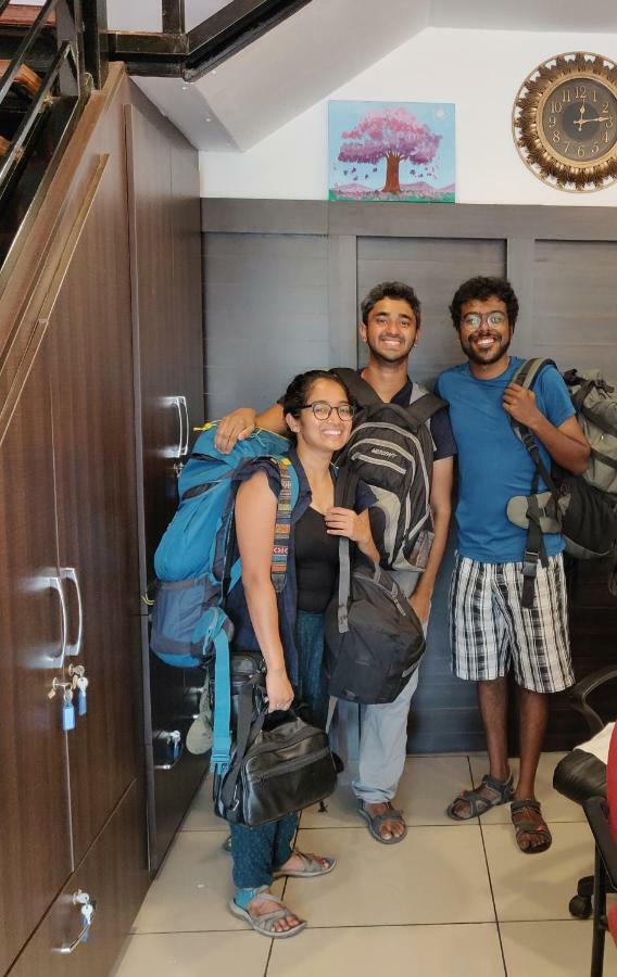 The Metro Pod - Backpackers A/C Dormitory Kochi ภายนอก รูปภาพ