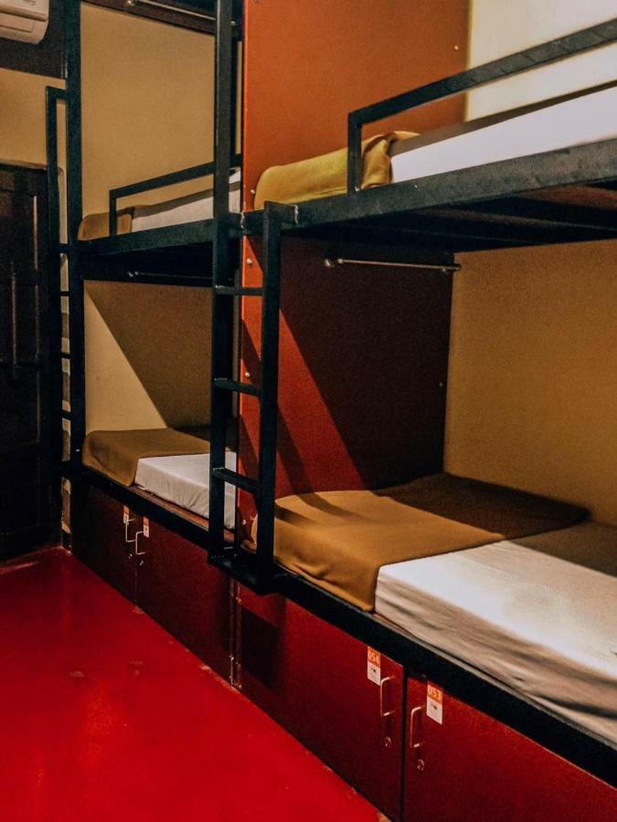 The Metro Pod - Backpackers A/C Dormitory Kochi ภายนอก รูปภาพ